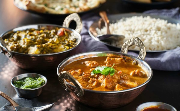 Wie macht man ein würziges indisches Hühnercurry mit duftendem Basmatireis?